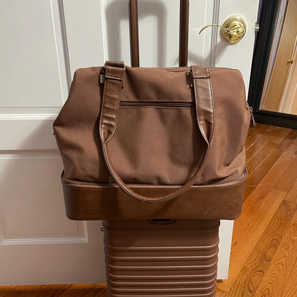 Beis Convertible Mini Weekender 
in Maple